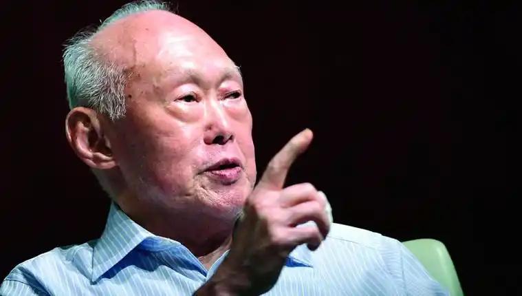 李光耀、李显龙父子的知识结构偏重实用治理：新加坡经济起飞很快，精神生产与社会韧性