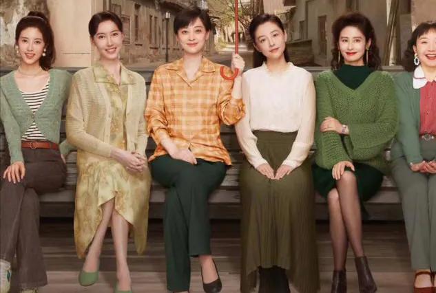 近日，《六姊妹》大团圆结局引发两极争议。部分观众认为符合对家庭温暖的向往，传递积