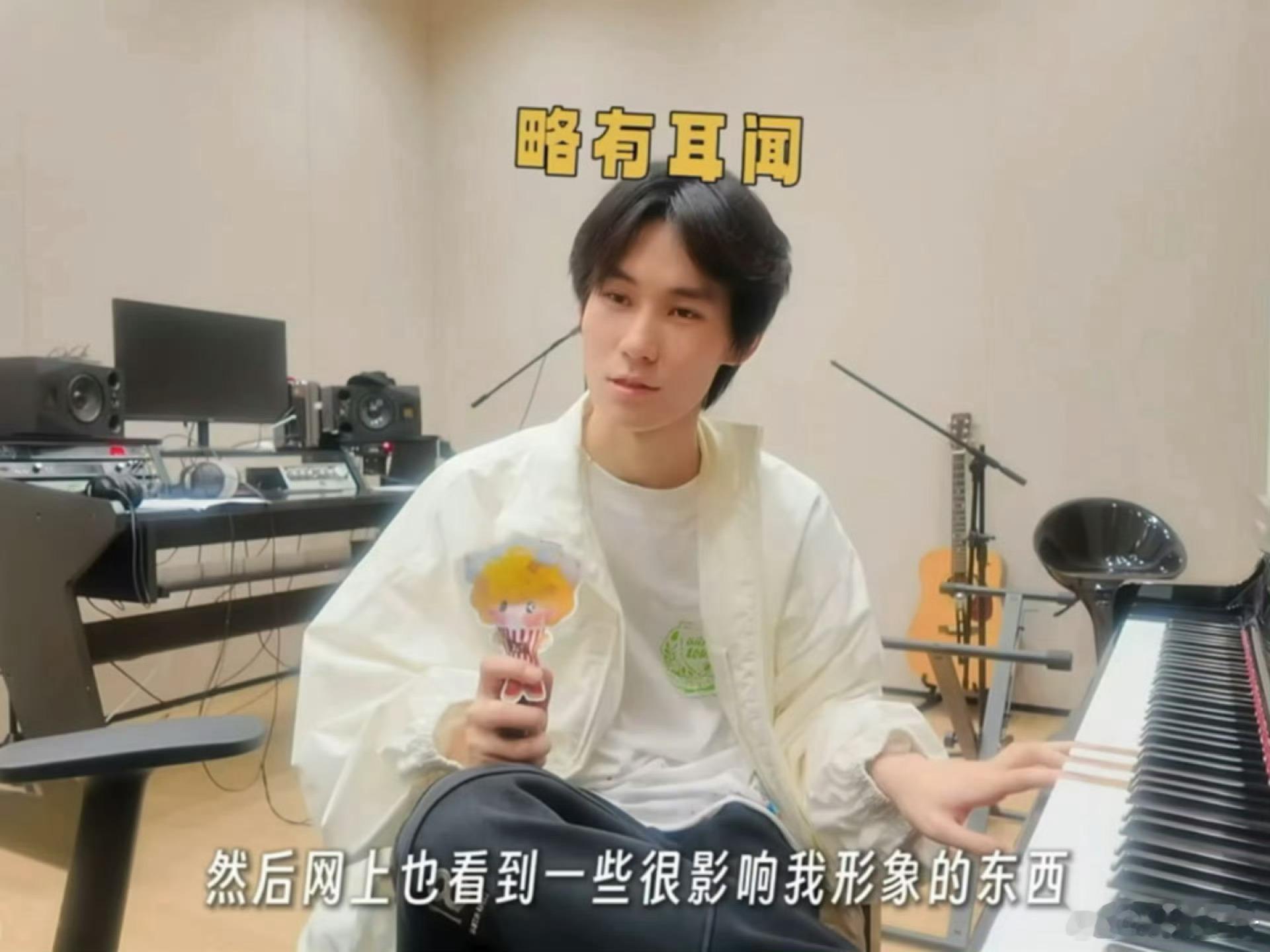 张真源回应密室叉车张真源“触犯了我的逆鳞”，太想要体面的安利方式了哈哈哈哈 