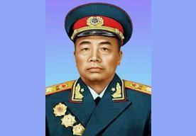 1947年胡宗南进攻时，有一万多套缝好的军装和一批布匹在转移途中被敌人劫走，彭德