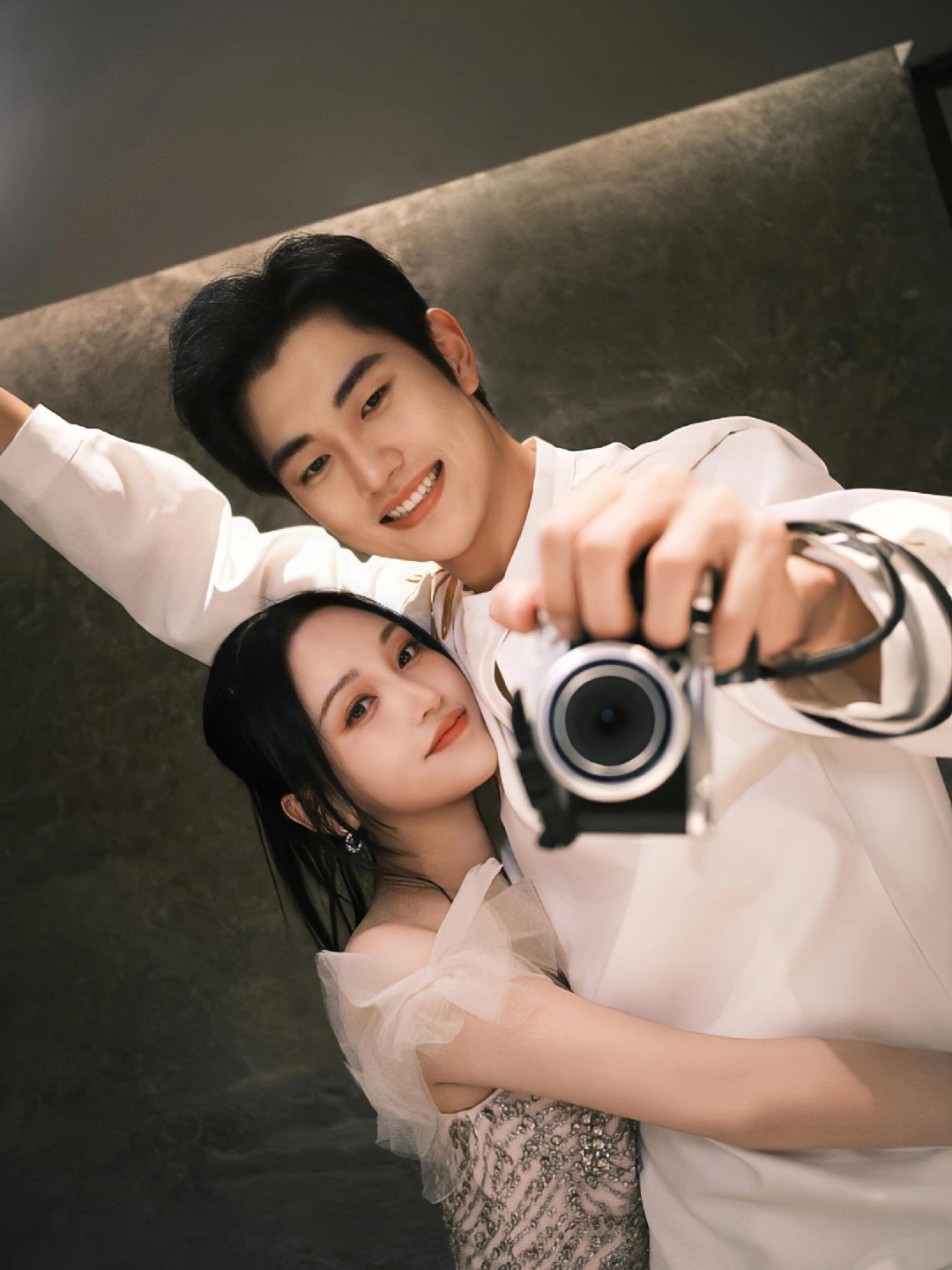 孙丞潇向金莎爸爸保证谁被领证后的暖心细节戳中了！孙丞潇和金莎正式领证后，第一时间