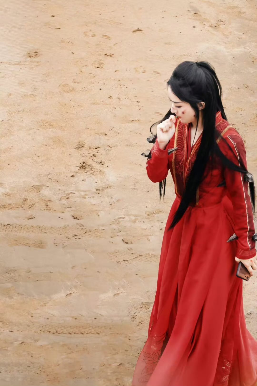 赵丽颖赵丽颖 zly纪梵希全球彩妆及香氛代言人赵丽颖 有梦想就能到达更高更远的地