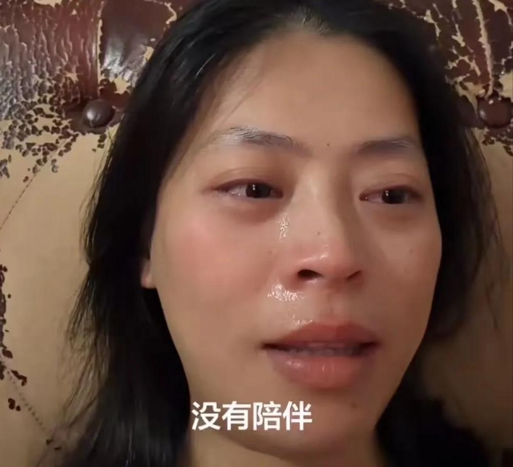 “没有陪伴，没有性生活，没有经济价值……”全职妈妈带3娃崩溃哭诉：老公回家就分房