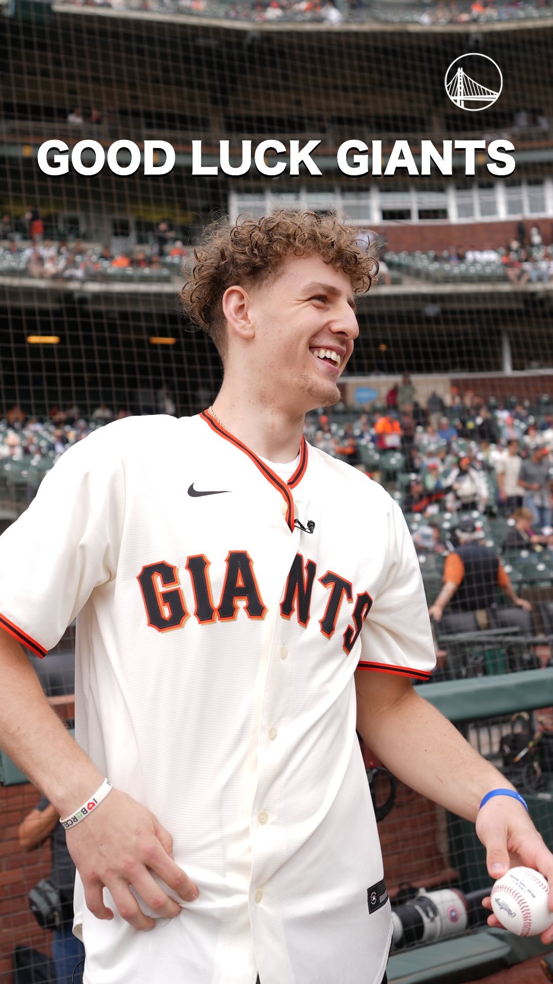 ➡波姐扣篮方面的造诣确实已经超越库里了库里nba点赞成金库里科尔：波姐想超越库里