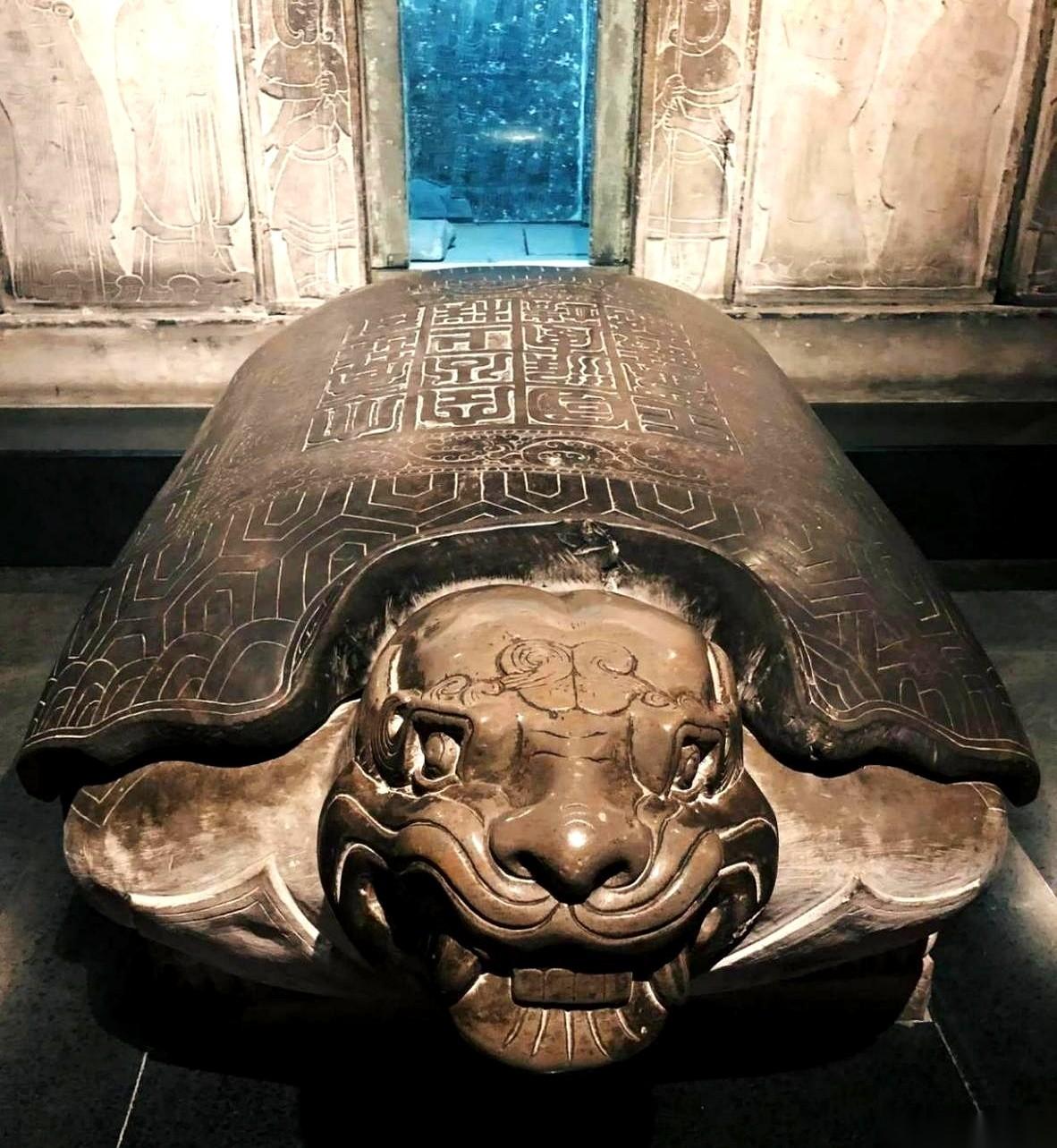 一个将军，打仗基本没赢过，被敌人抓去当俘虏倒是家常便饭。
可他死后，坟墓规格高到