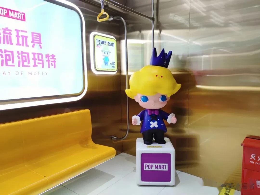 小时候有布娃娃小公主，大了有泡泡玛特玩偶。每一款的设计风格都卡在自己的点位上，每