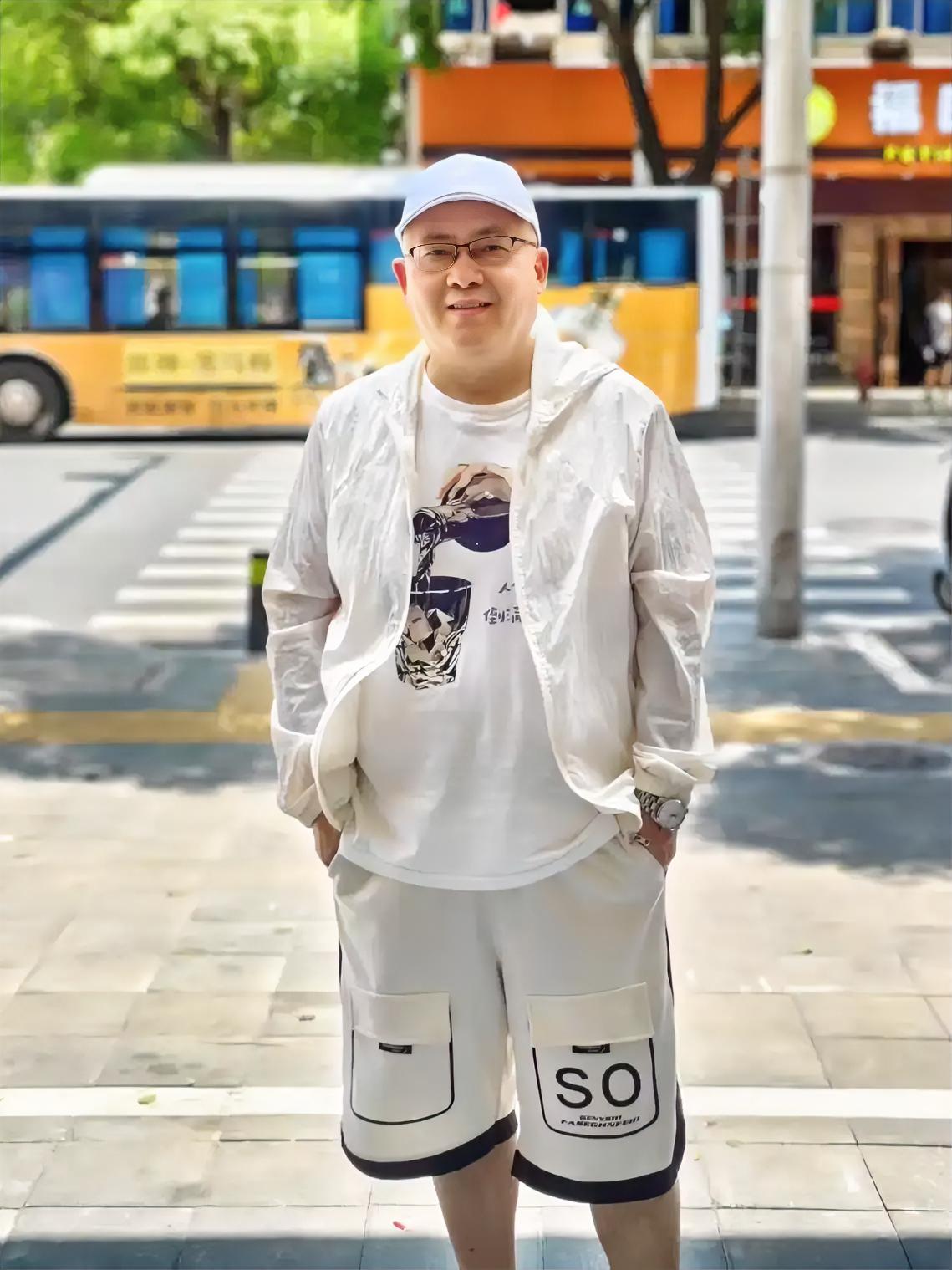 这段时间南昌天天下雨，天气也很凉爽，23度到29度之间。

傍晚六时许，雨打住了