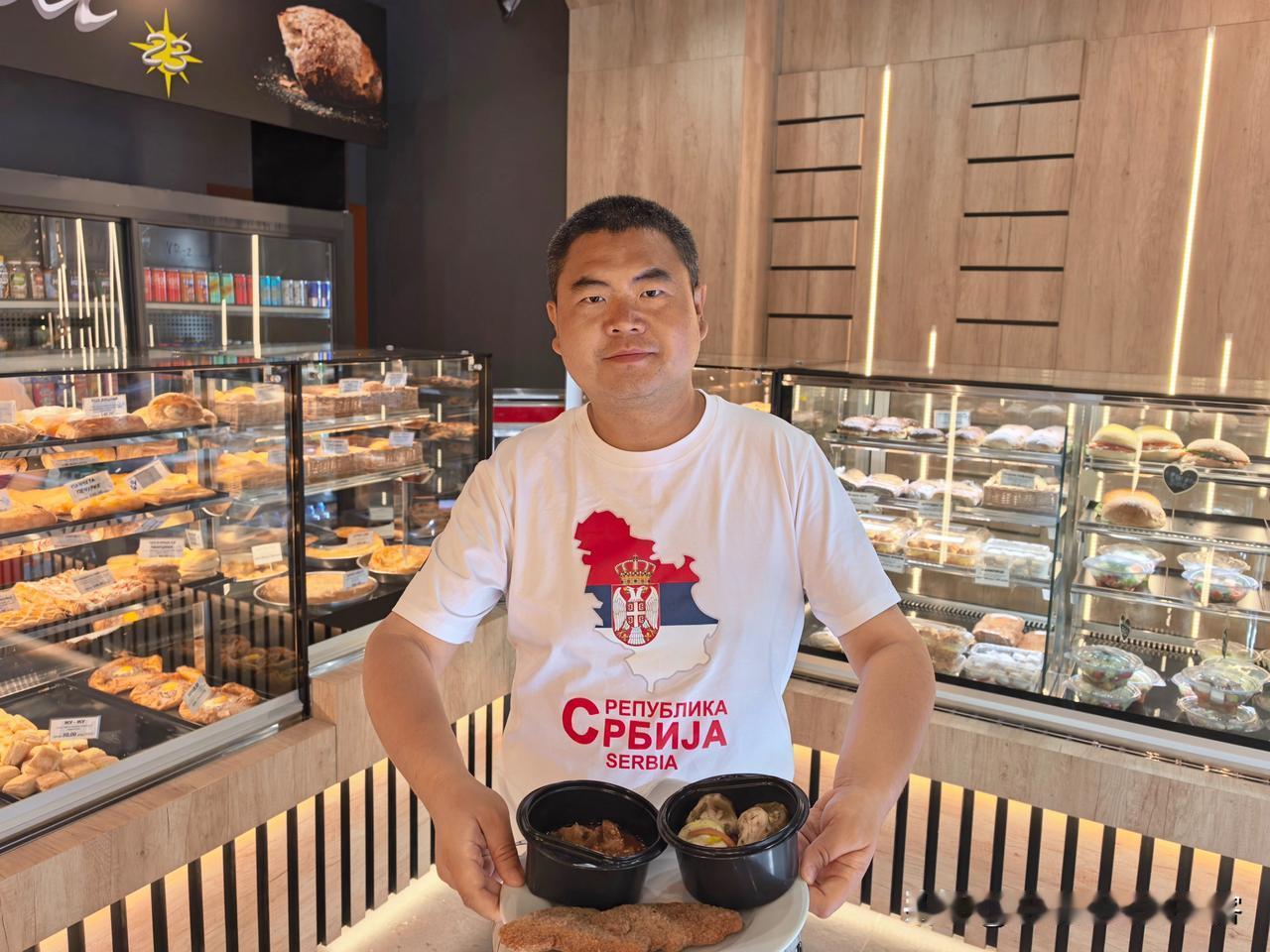 我来到塞尔维亚的第一天：清晨，乘坐免费的公交车，在贝尔格莱市区闲逛。品尝美食，打