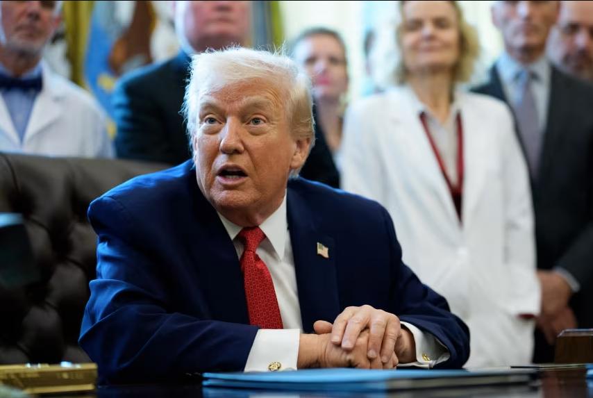 美以还没搞定伊朗，特朗普突然调转枪口，称民主党是美国最大敌人

中东冲突未平，特