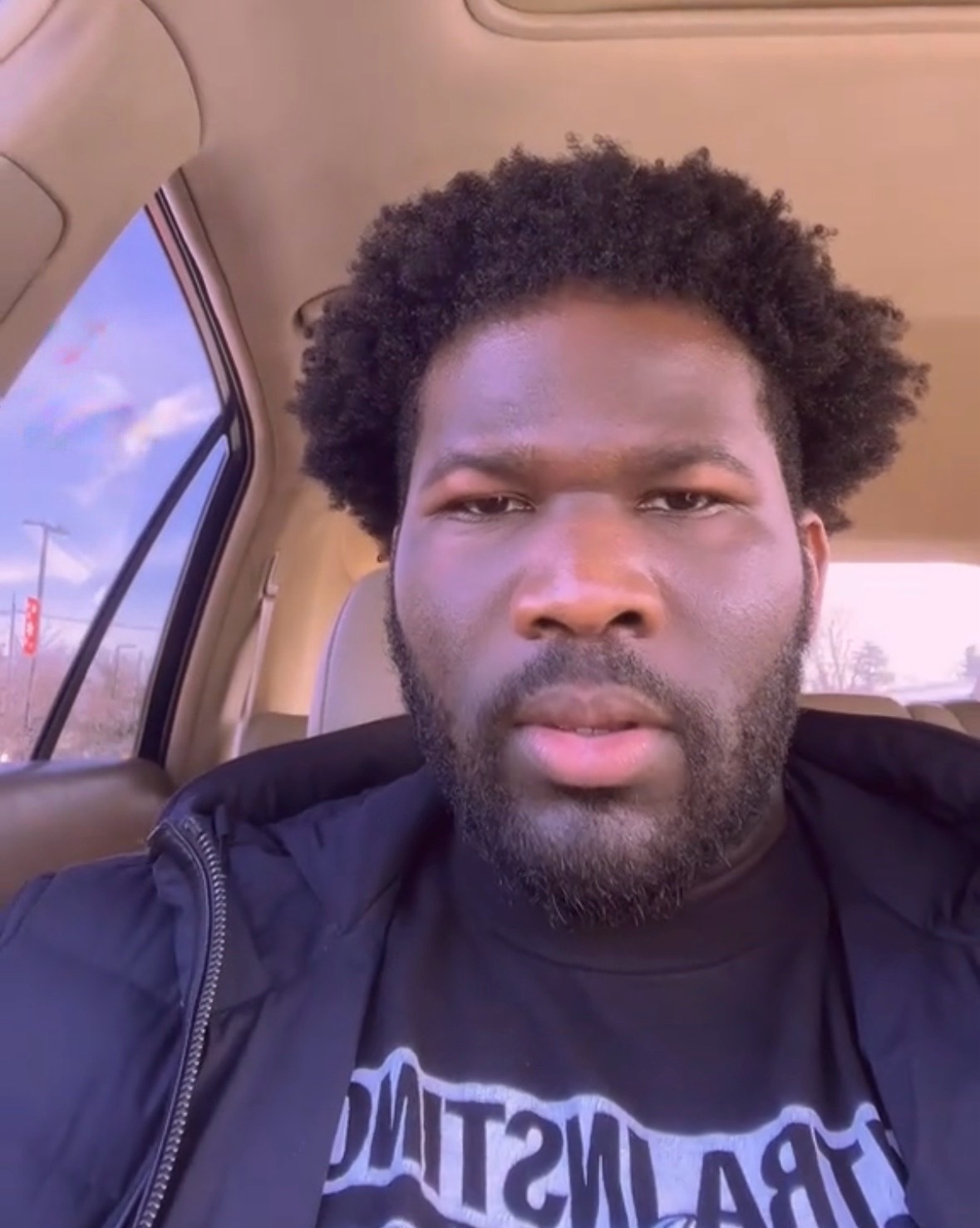 恩比德全场比赛21中4，三分5中0，最后时刻关键球单打里弗斯，碾到三秒区然后一个