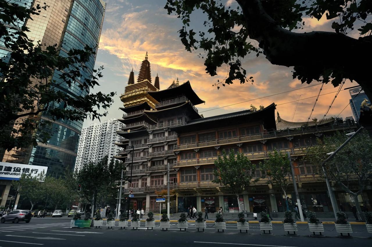 最贵地价的寺庙。上海静安寺