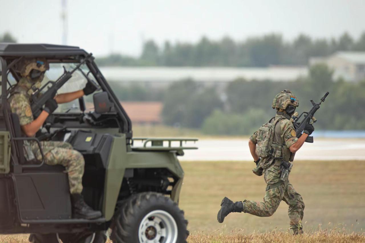 长春航展 索降 反恐营救。长春航展