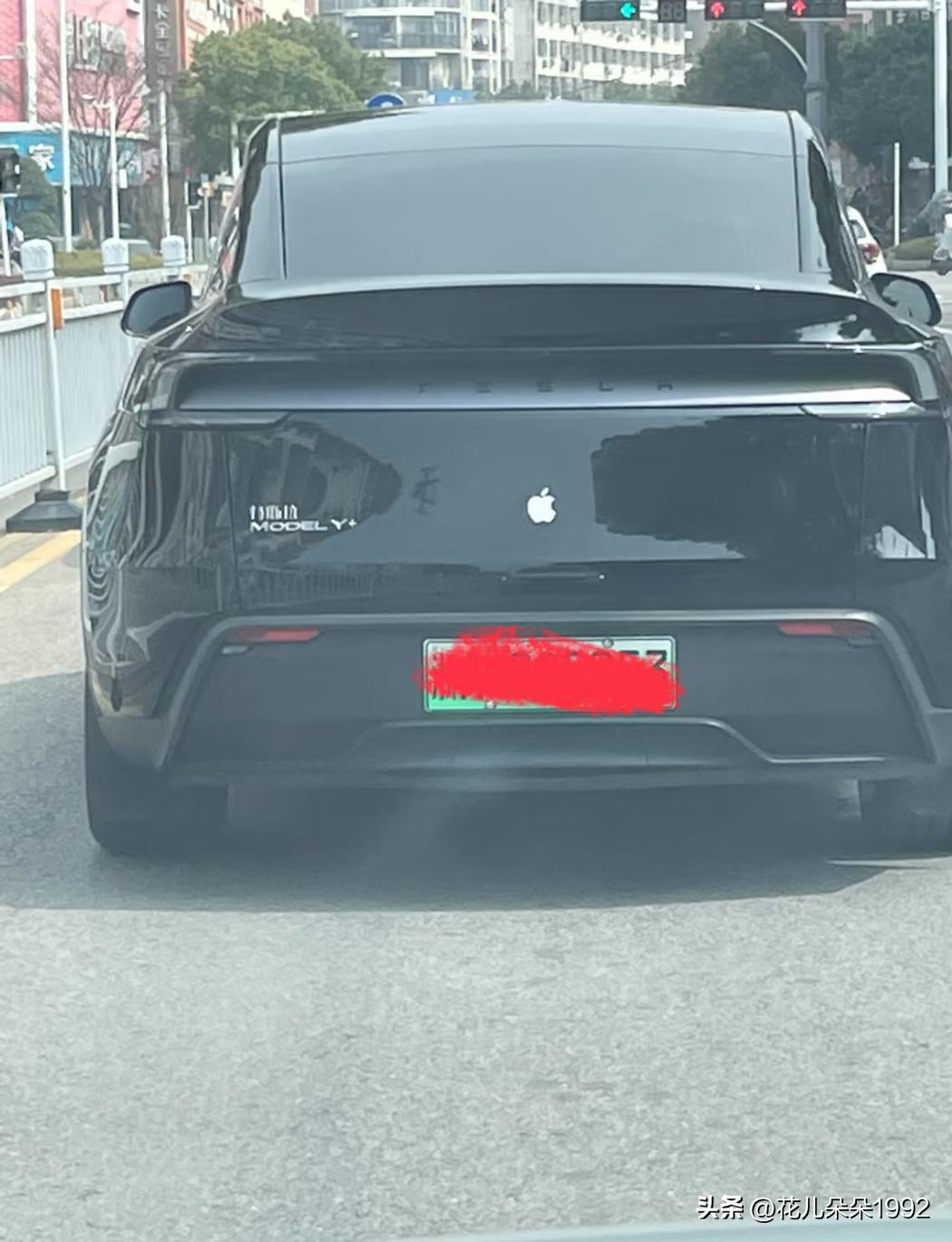 这是:    逛着山姆……用着苹果……开着特斯拉……