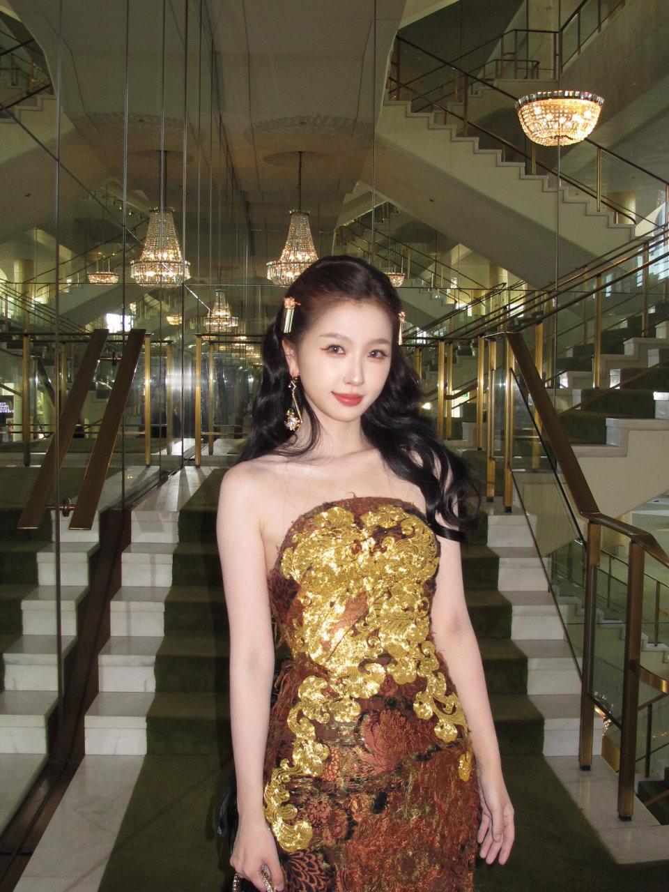 虞书欣真的一直在散发魅力，自信大方明媚，期待女神新歌和新剧呀虞书欣全英文采访