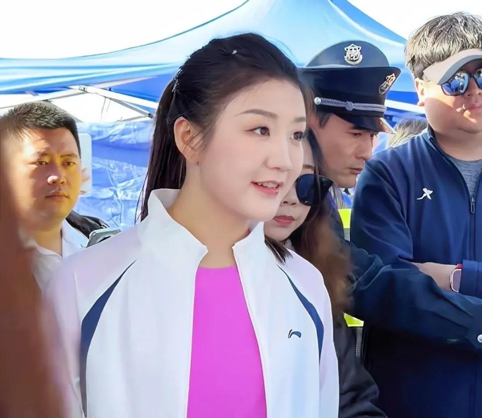 陈梦鼓浪屿参加晨跑活动，高马尾发型真漂亮。
好久不见陈梦，她的状态越来越好了，扎