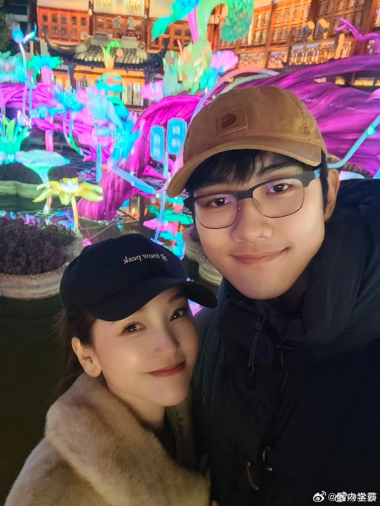 金莎孙丞潇录妻旅全程牵手 走哪儿牵哪儿，手都没放开过！金莎与孙丞潇的甜蜜互动让人