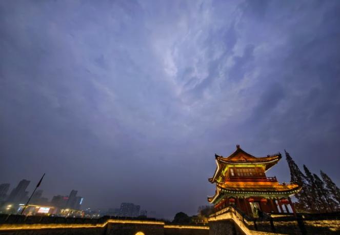 经过“贸易战”、“科技战”，回头一看，中国已经非常强大，现在要说中国的“短板”，