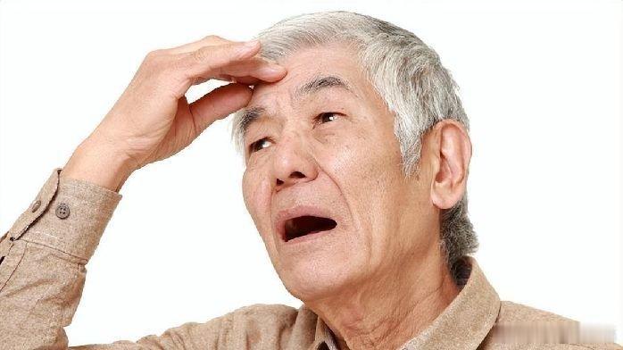 凤凰新闻【男性衰老标志：1臭、3大、2小！看看你占几个？来了解！早看早受益】你以