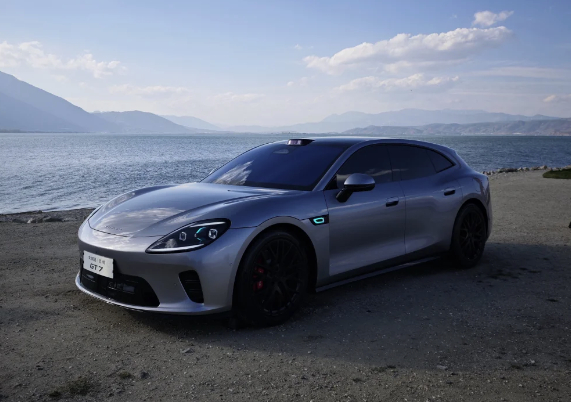 智驾再进阶。启境GT7获广州L3级自动驾驶路测许可，将搭载896线激光雷达与双焦