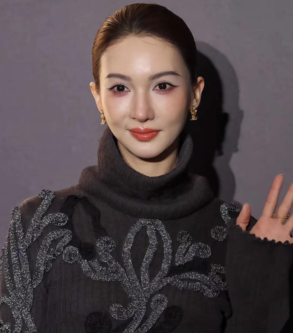 看得出来经济真的不好了
完全没想到
金晨一个顶流女大明星，现在据说居然怕没汽车保