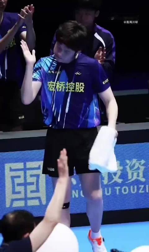 也没必要过度自责啊
张煜东也是很厉害的
“小张继科”之称呢
王楚钦打了自己两巴掌