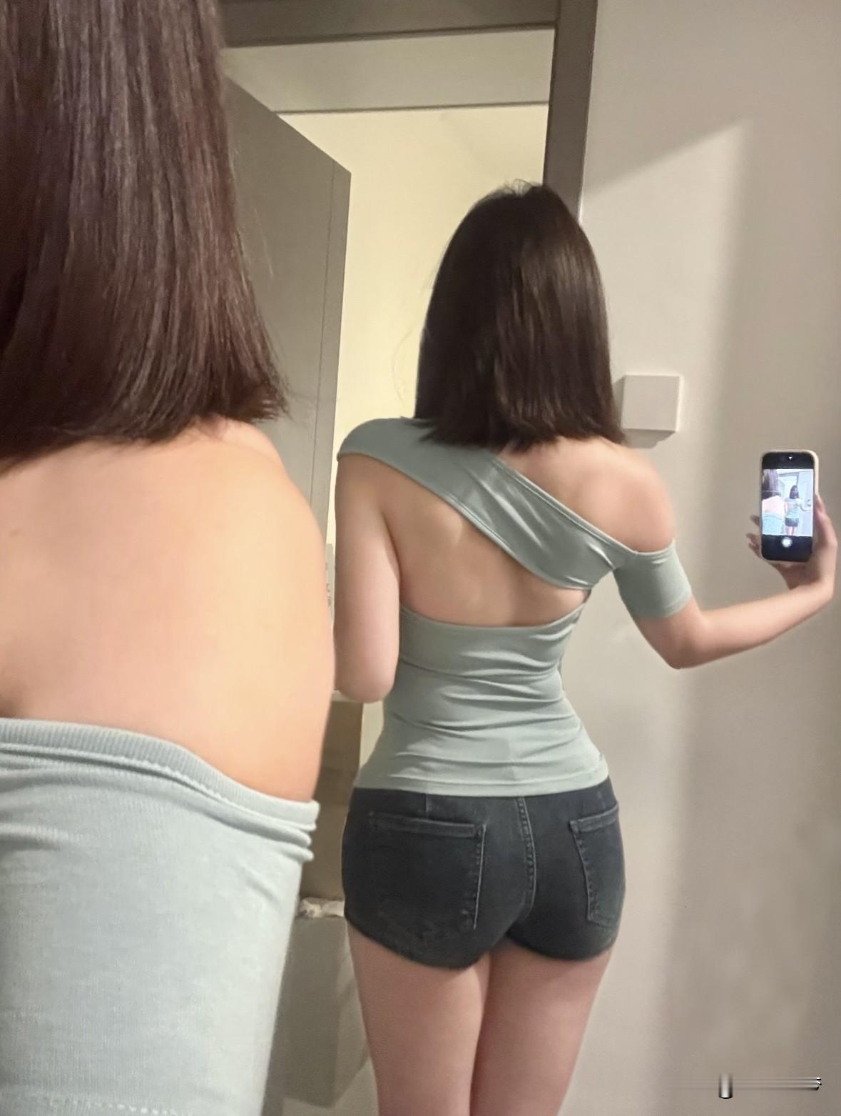 大热天的简单穿搭普通美女拍照能有多好看? 分享随手拍的美照