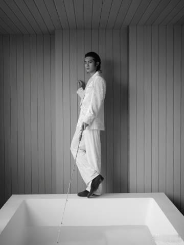 于适回应冠冕造型 ELLE活动里于适回应冠冕造型，那话语充满力量。这顶冠冕上次男