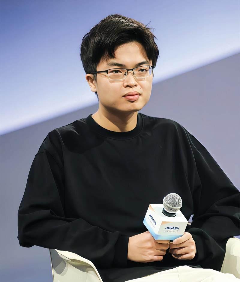 目前身价高达1175亿！“90后”的他在追逐梦想的道路上励精图治，知道自己的舞台
