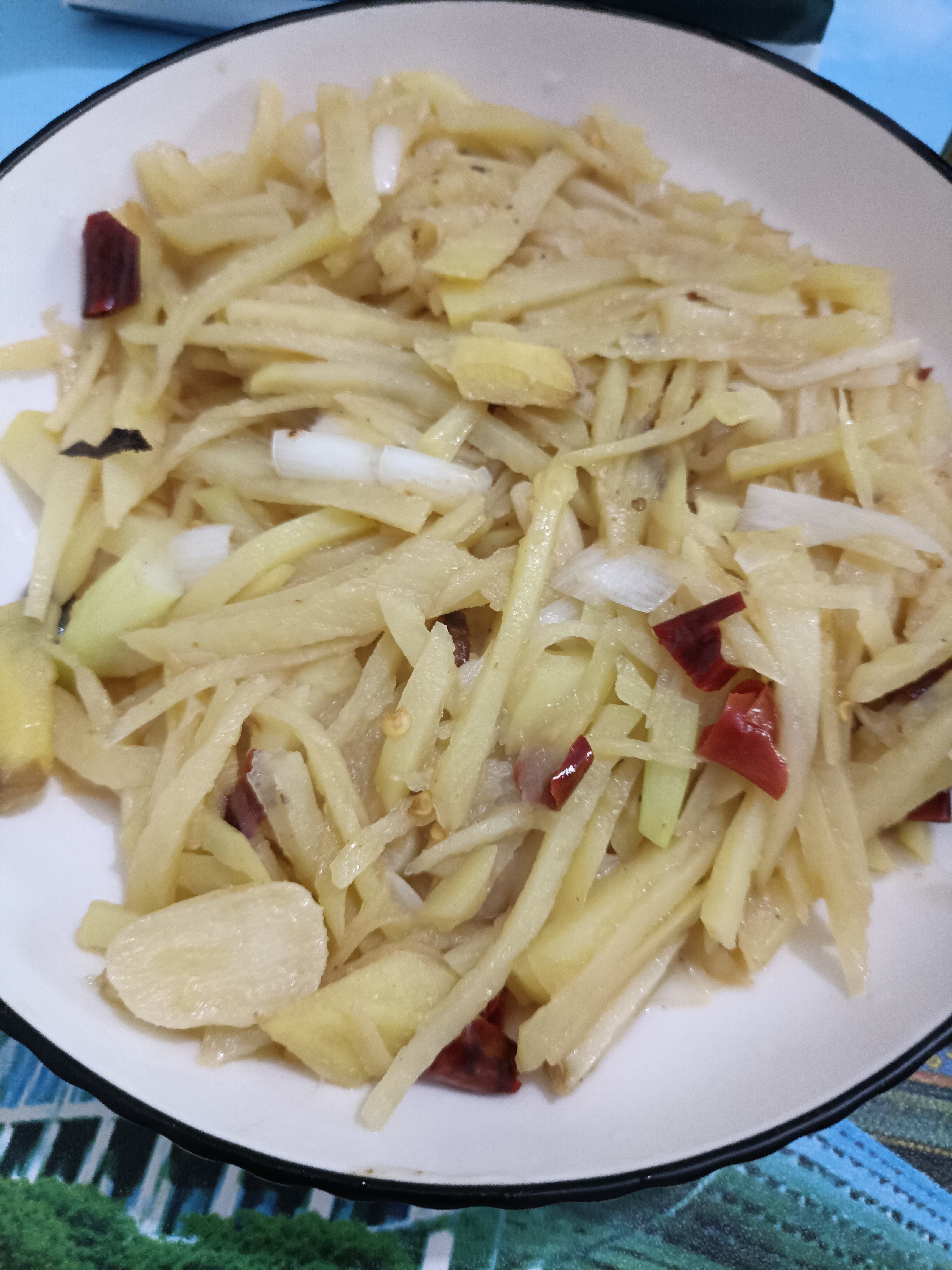 吃饭，我果然不适合做饭[偷乐][偷乐] 