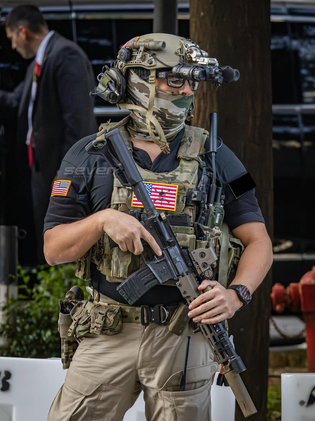 马来西亚吉隆坡举行的东盟-美国峰会期间为美国总统唐纳德·特朗普提供安保的随行安保