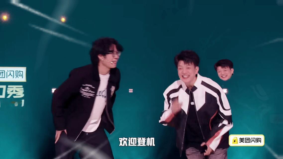 这么离谱的飞机还是头一次见也就徐浩伦和谭湘文能把声控飞机演成年度大戏吧！一个喊得