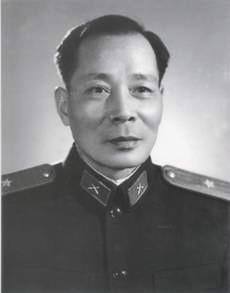 1938年，国军团长廖运周在撤退途中，发现友军丢弃的上万发炮弹。他没上报，反而跑