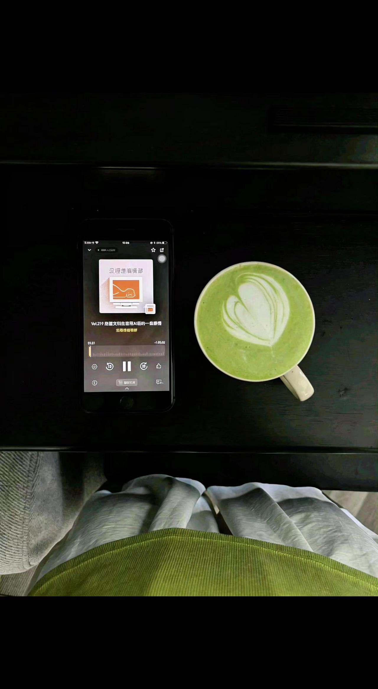 ☕抹茶拿铁的绿，是春天揉碎的温柔💚。音符在杯沿打转，偷得浮生半日闲～
