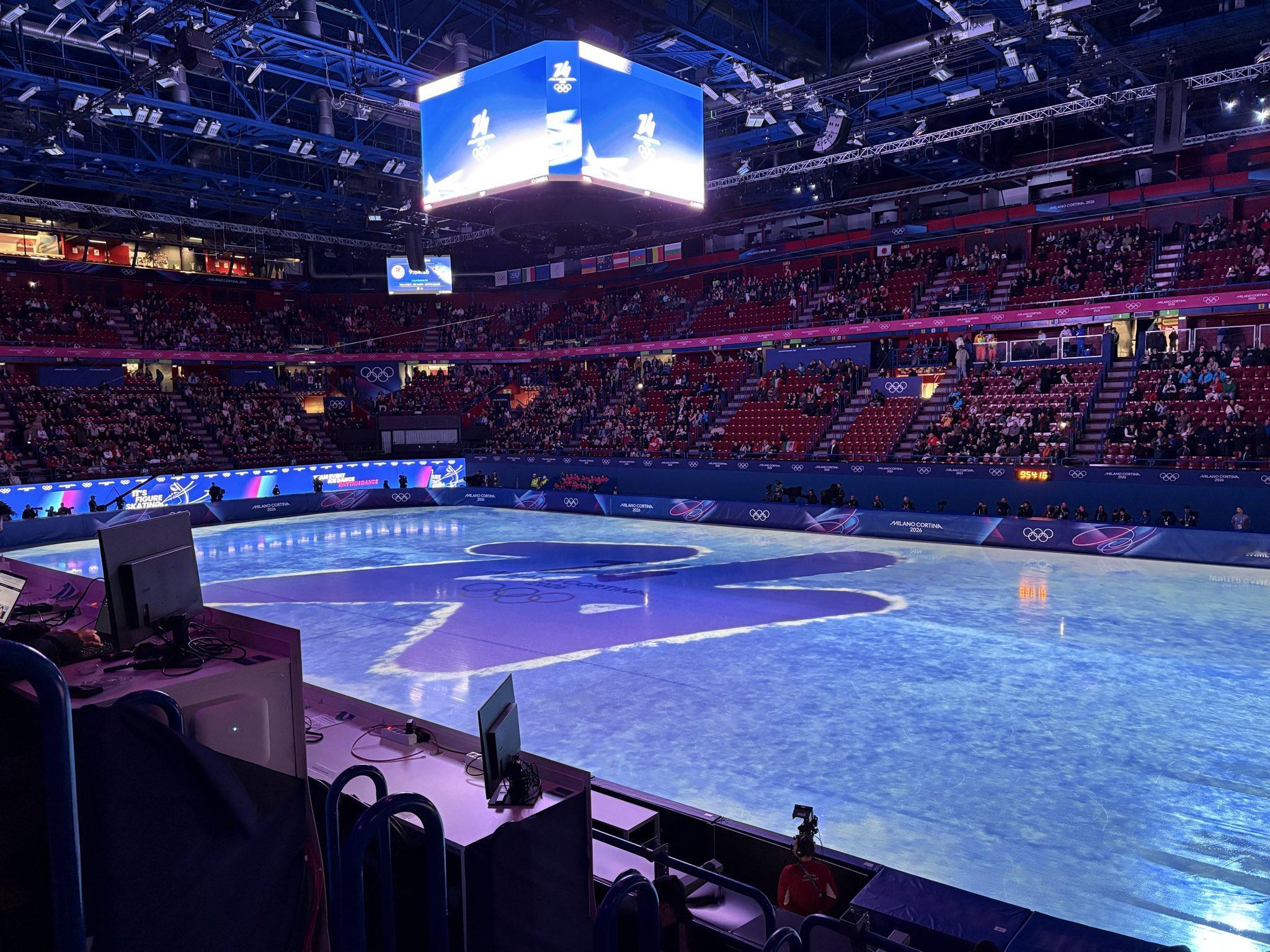 开心快乐翘班看比赛！ 