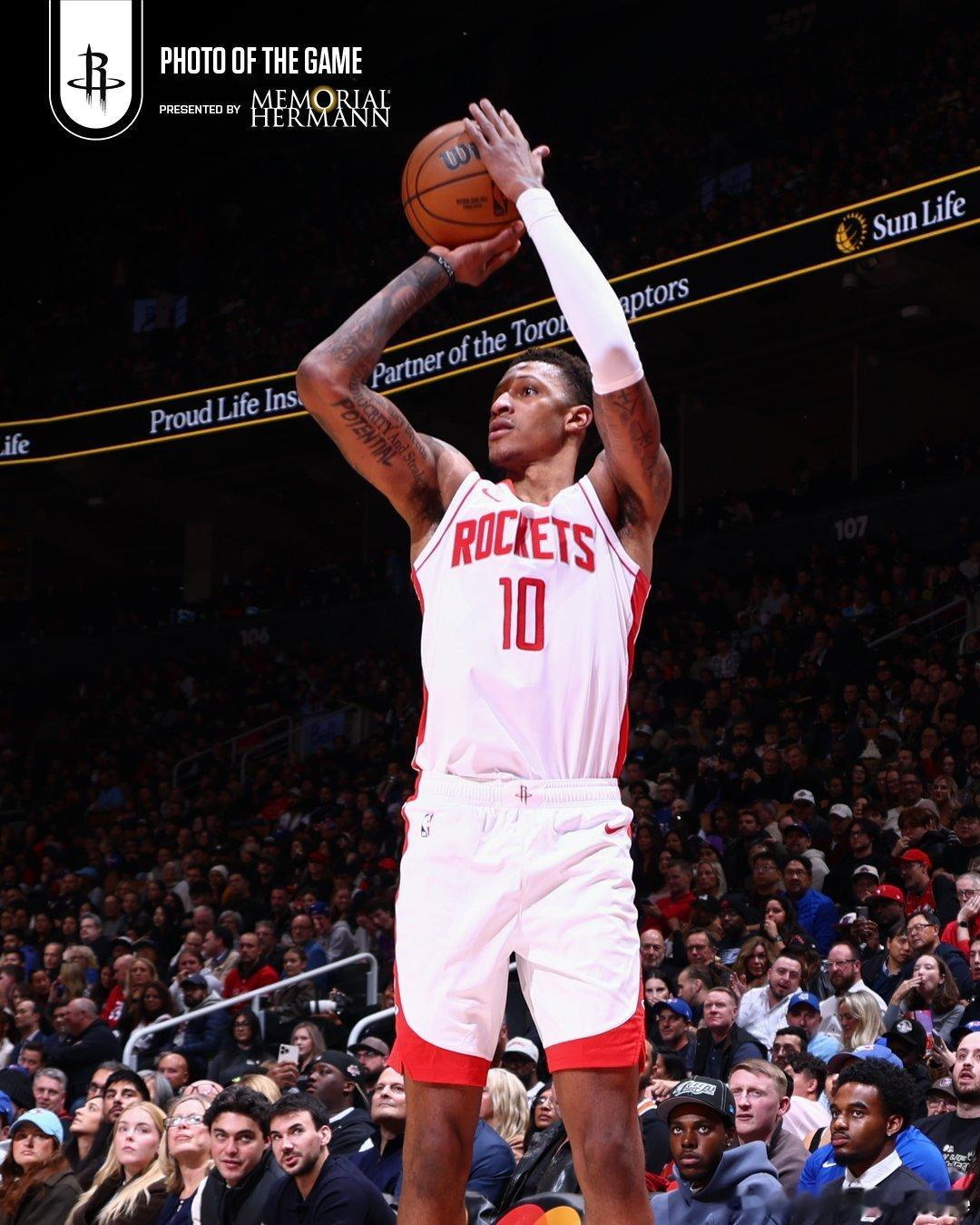 可算是登机啦！！伙计们咱们后天火箭客战凯尔特人演播室见啦！！（鉴于最近拿放大镜解