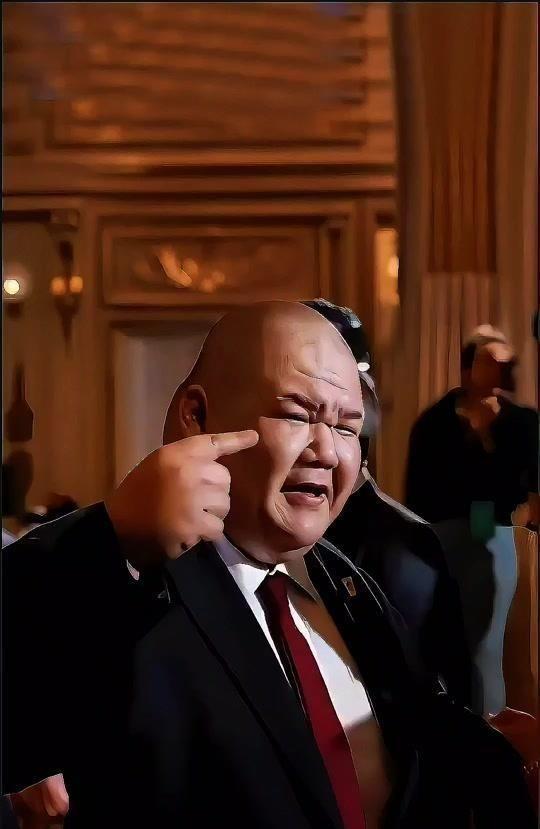 美国 真是一个太包容的国家，不管你长成什么样，哪怕像屠夫，像厨师，像撒旦，像黑社