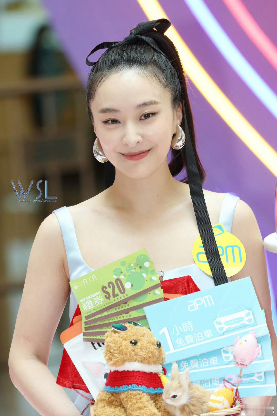 陈滢 🌸 TVB小花春日游乐场活动，蓝裙➕黑丝穿搭好靓 ​​​