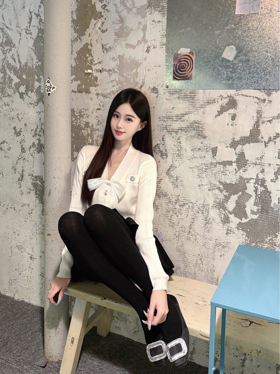 你的眼里装了一整个春天 或许你比春天更要连绵 