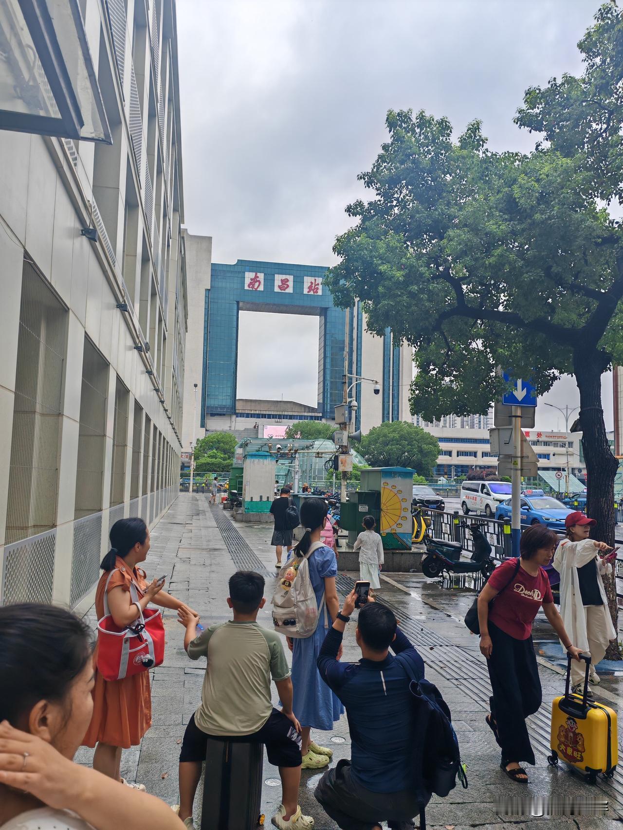 地第一次来南昌，大家有什么好的去处推介么