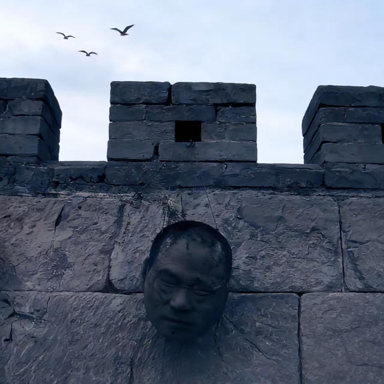 1948年，上海。一位外国记者拍下了这一幕：25岁的丁喜山烈士头颅高悬
 
这张