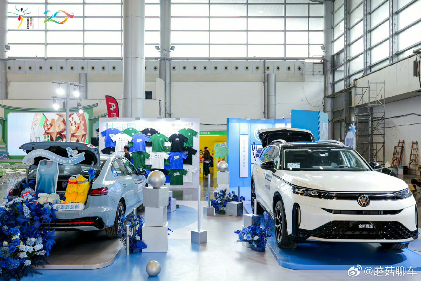 扬马赛道惊现戏精陪跑搭子在扬马看到速腾S还挺有感触的，小时候家里就有一台老速腾，