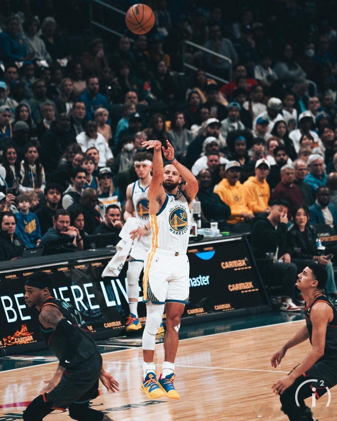 断档领先！！海外博彩公司今日更新了本赛季最佳关键球员奖赔率：1、库里 -370（