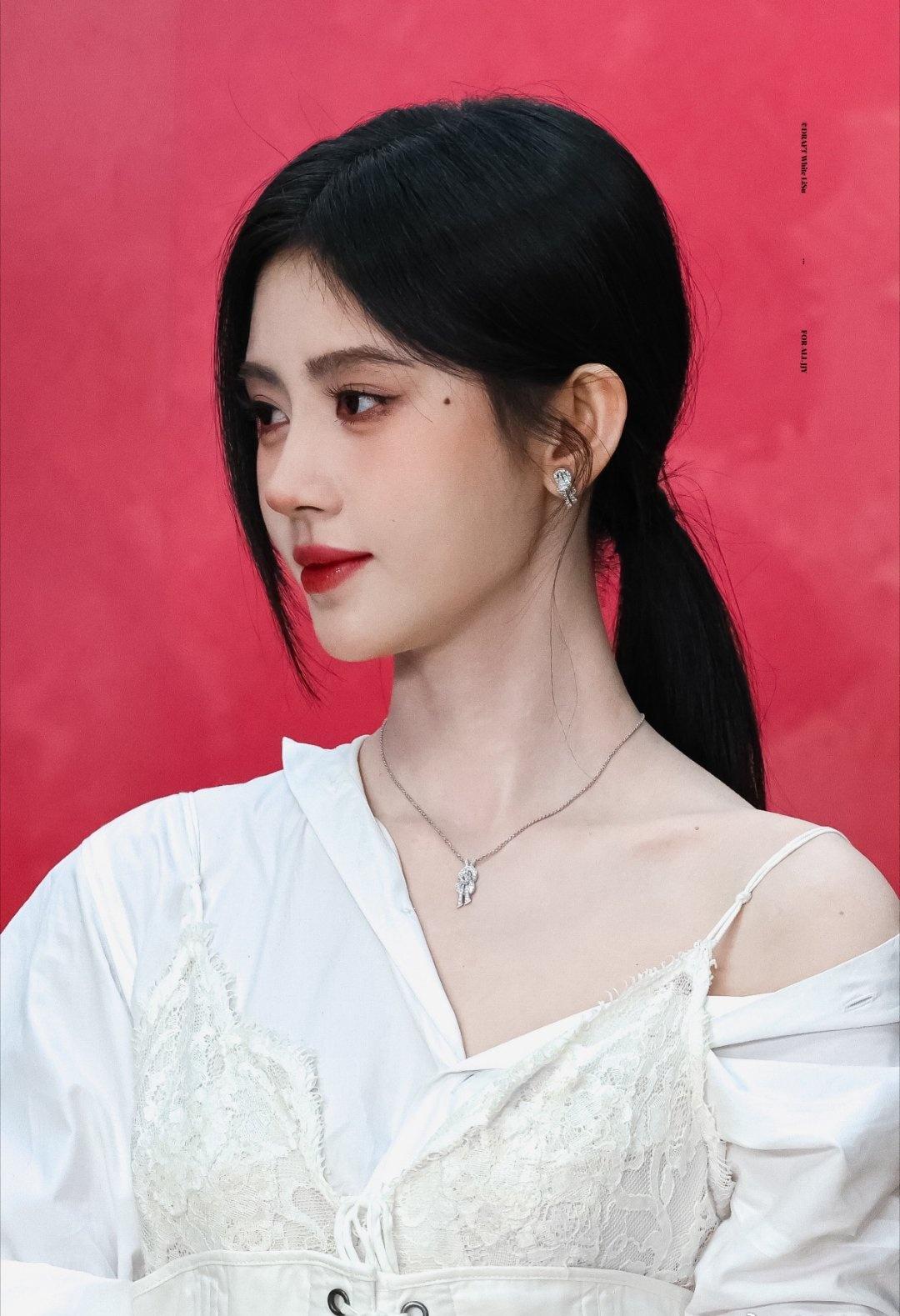 鞠婧祎鞠婧祎含泪拥抱十年老粉 jjy鞠婧祎露芜衣jjy鞠婧祎月鳞绮纪

比起永远