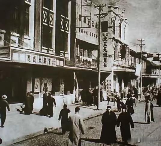 1944年，盛世才离开了新疆到重庆赴任的途中，一家人在途经宝鸡稍作停留时，儿子外