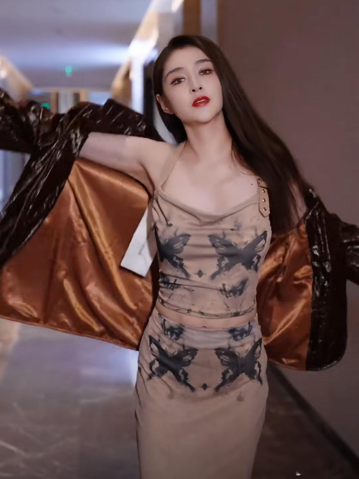 李心艾瘦了80斤 周杰伦电影《天台》女主角李心艾从175斤瘦到95斤，瘦了80斤