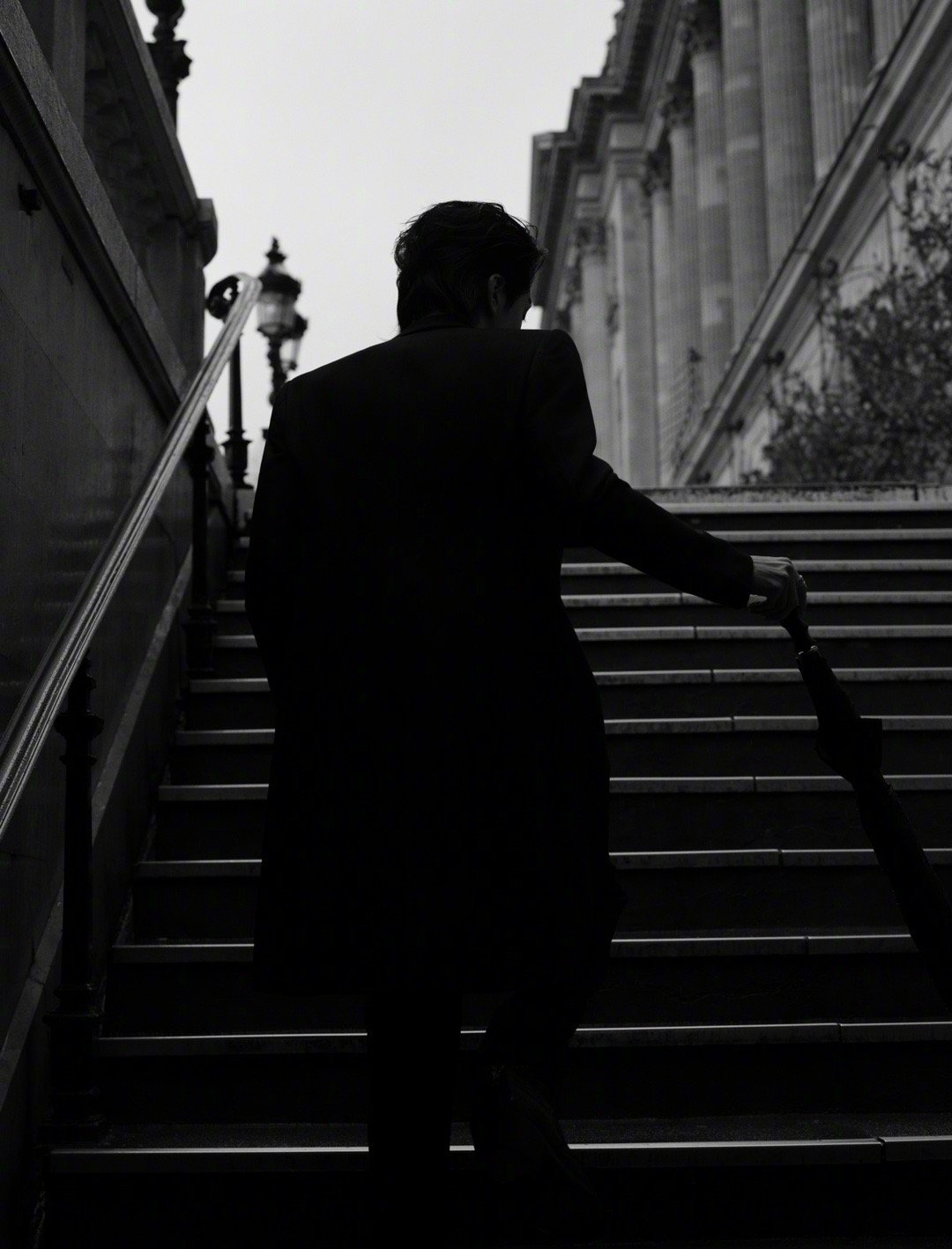 曾舜晞扒着窗户看粉丝应援 小皇后的应援被正主狠狠回应啦！曾舜晞对粉丝的应援全肯定