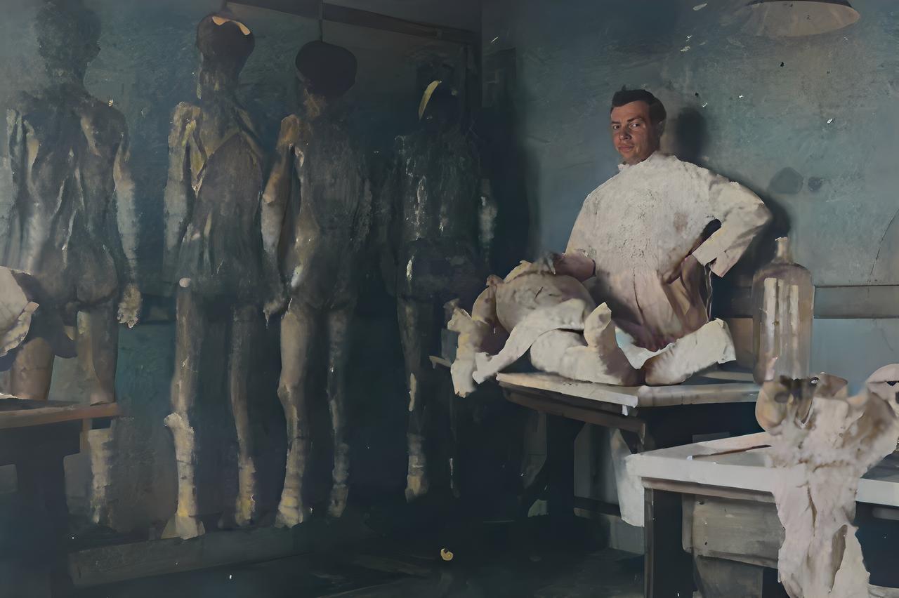 他本是救死扶伤的医生，却身背40万条人命，逃脱通缉，改名换姓隐居一小镇后，小镇开