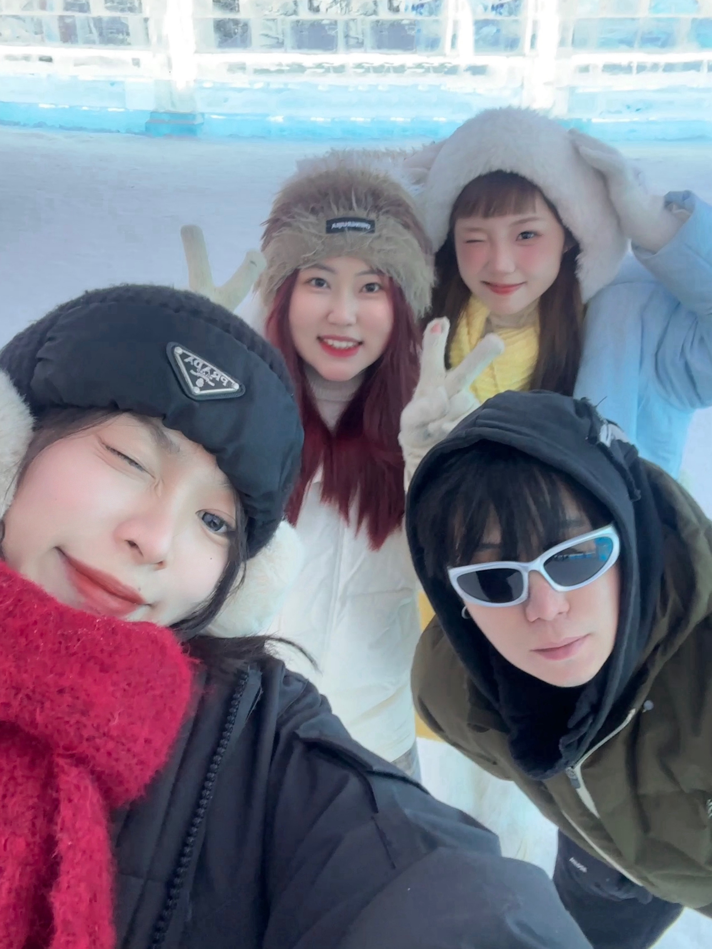 明天要走了 想留在东北玩雪啊啊啊啊[泪]看着相册都好幸福好开心 [泪] ​​​