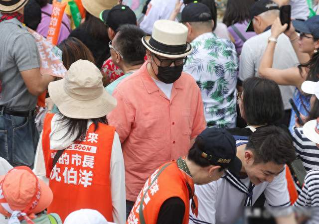 彻底凉凉！64岁蔡康永为台独站台，品牌连夜切割，双面人设终崩塌