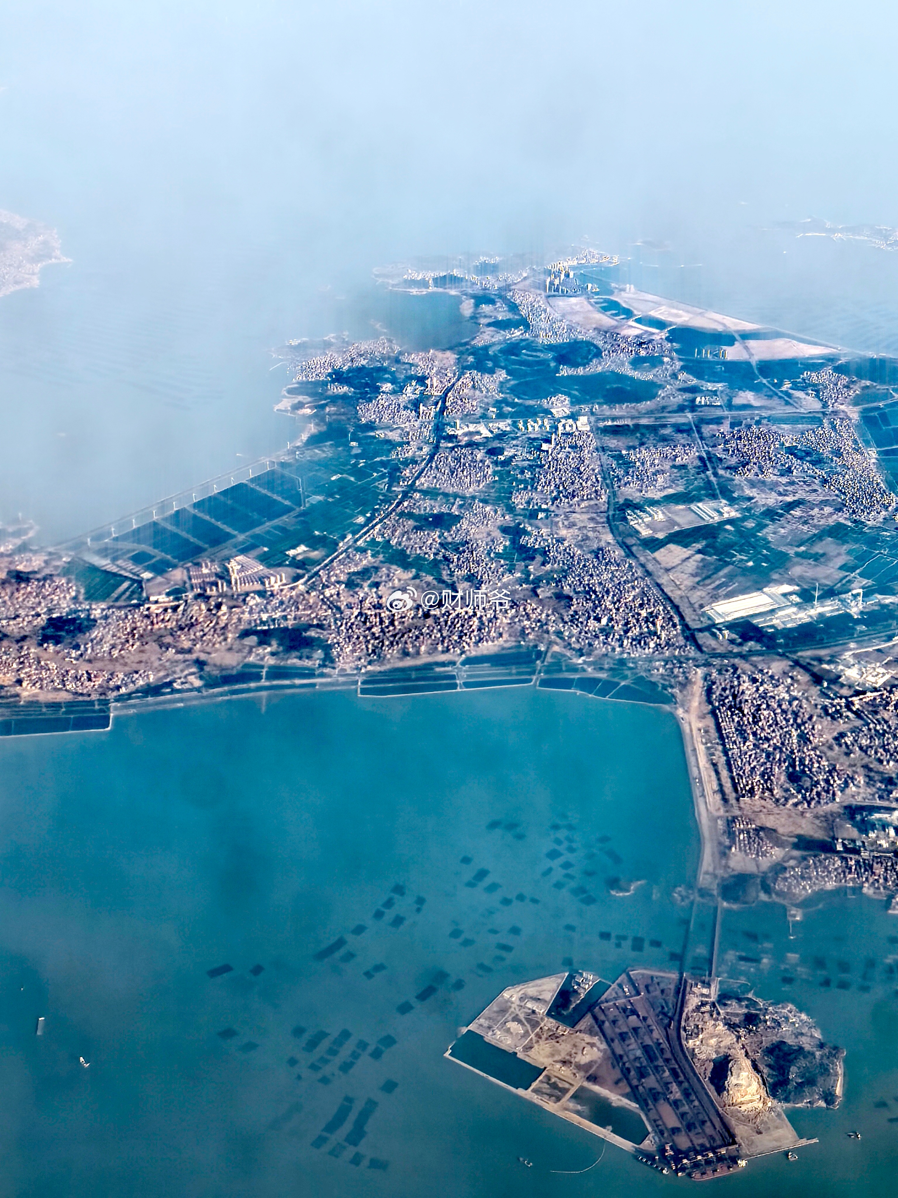 厦门近海海底这黑色像“卦文”一样的是海上牧场吗？ 